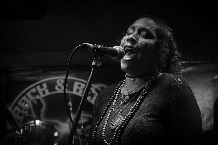 Verso a verso con Timna Transente