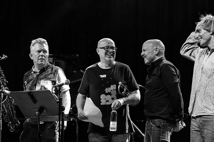 Sonidos de Babel Dos décadas con la energía molecular de Atomic