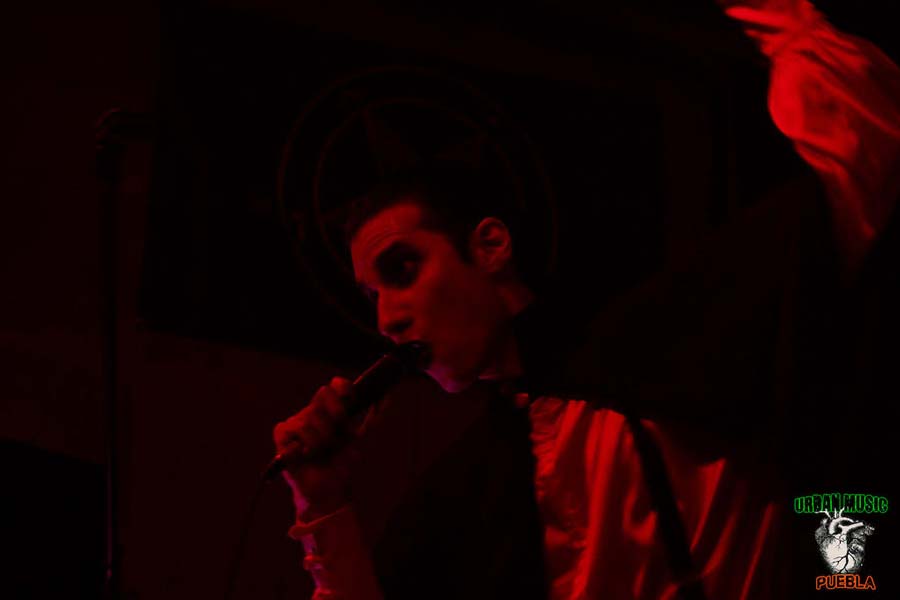 Leonora Post Punk: romántica oscuridad en concierto