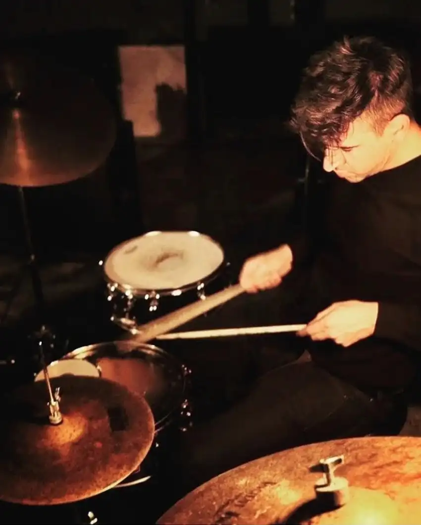 Jorge Berumen y la batería como contenedor de toda la música