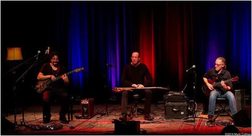 3Below, explotar lo mejor de tres mundos