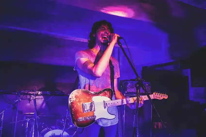 Las invocaciones sonoras de Andy Mountains